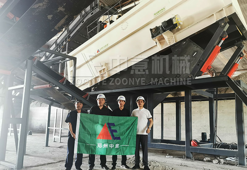 Technical installation personnel take a group photo Technical installation personnel take a group photo