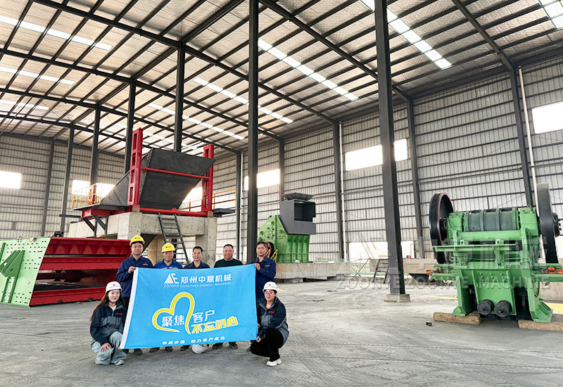 After-sales engineers take a group photo After-sales engineers take a group photo