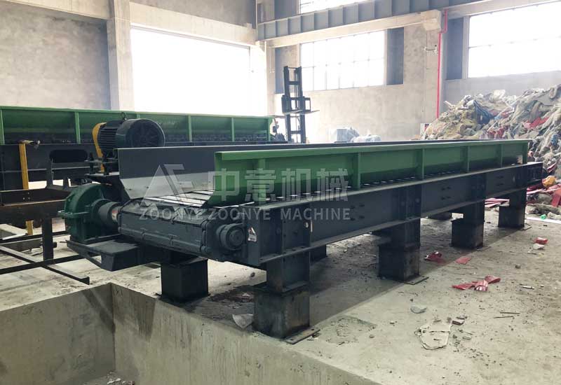 Two chain plate feeders Two chain plate feeders